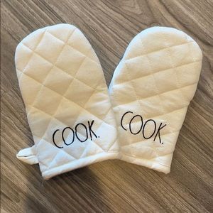 Rae Dunn Oven Mitts